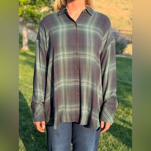 JJill green button up top size L. NWOT